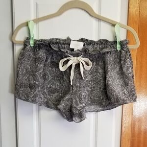 🍭Wilfred 100% silk paisley printed shorts with elastic waist and front tie